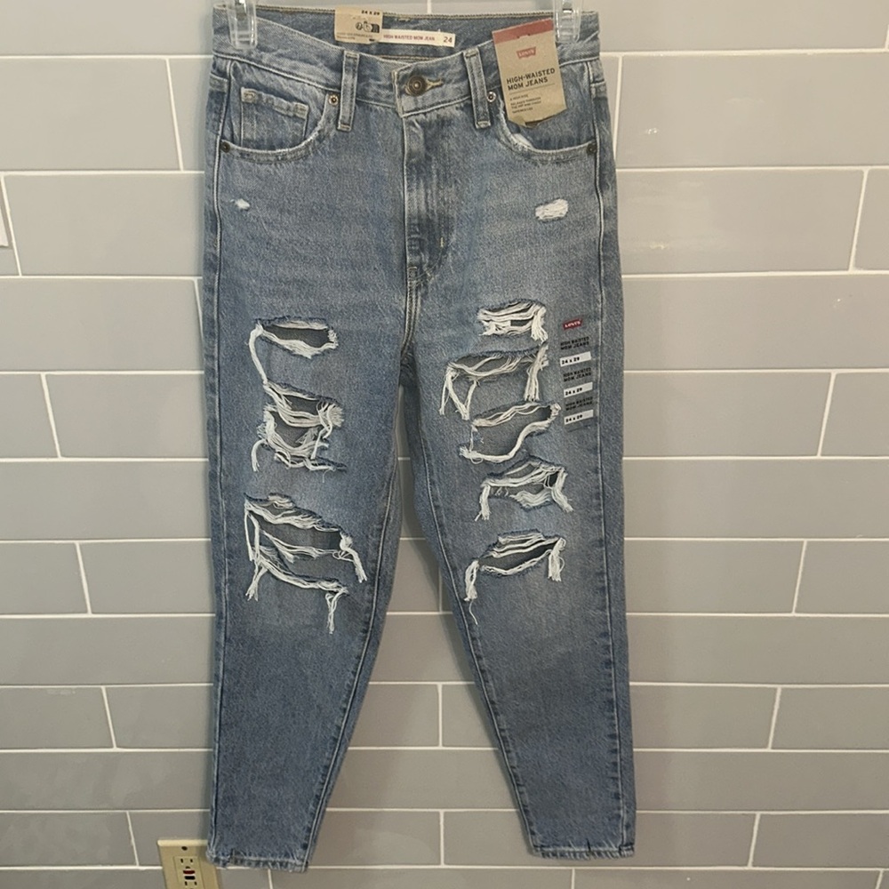 NWT Levi’s Distressed High-Waisted Mom Jeans - Picture 1 of 17